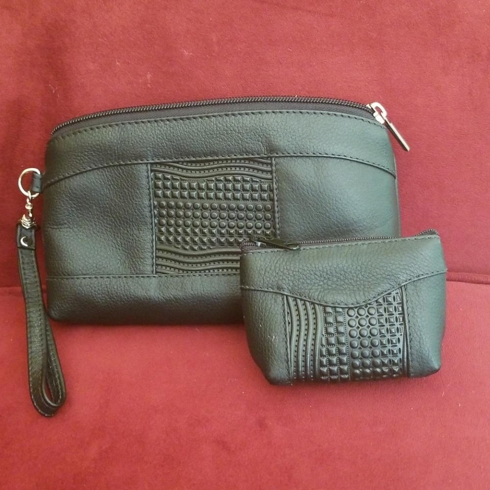 Genuine Leather Wristlet Purse with coin.